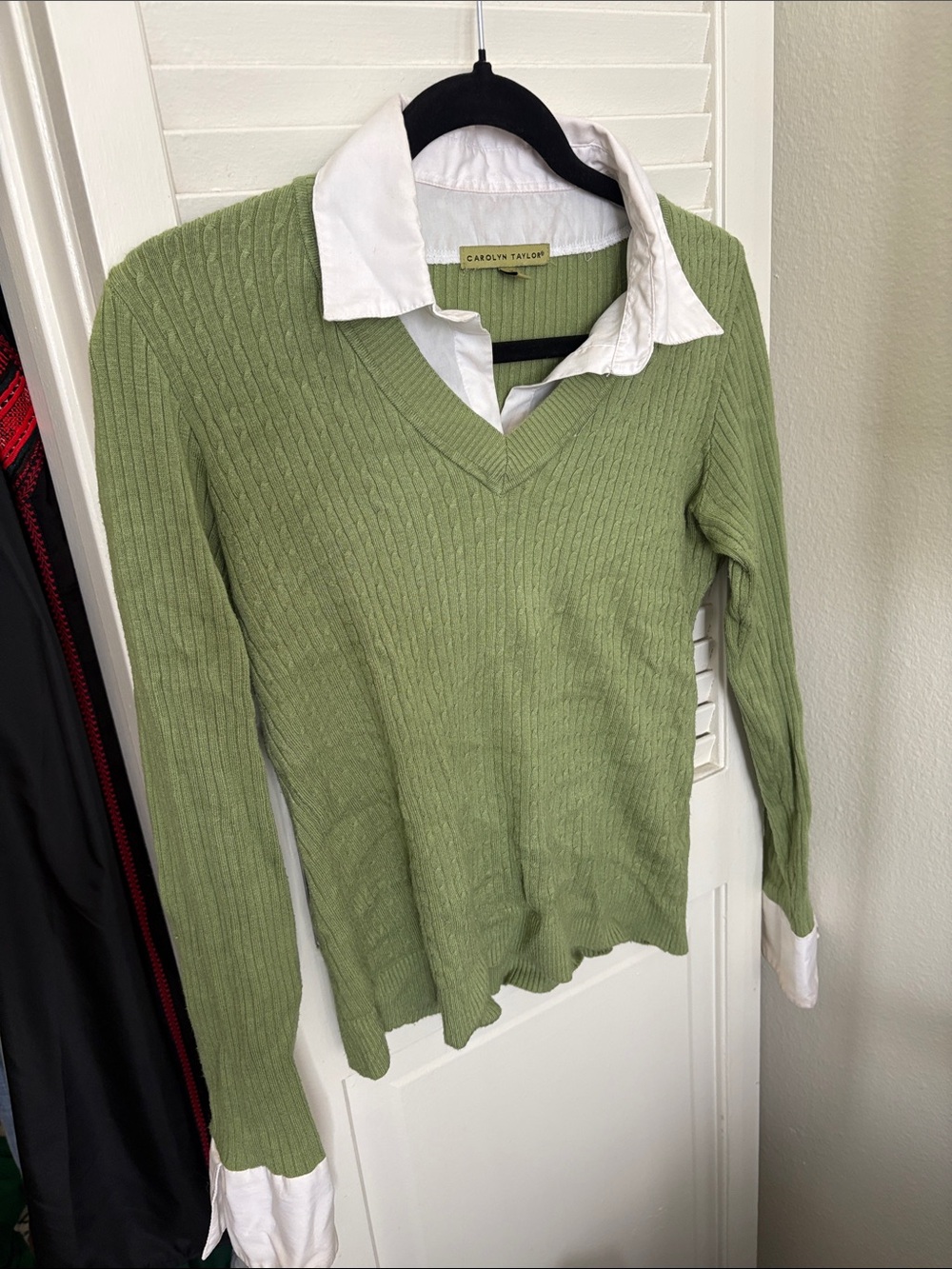 Carolyn Taylor Light Olive Green V-Neck Ribbed Sweater